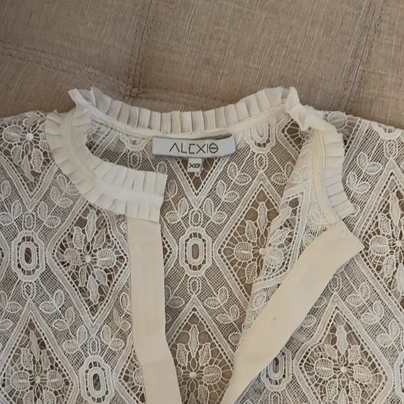 Alexis Lace Top - Picture 2 of 3